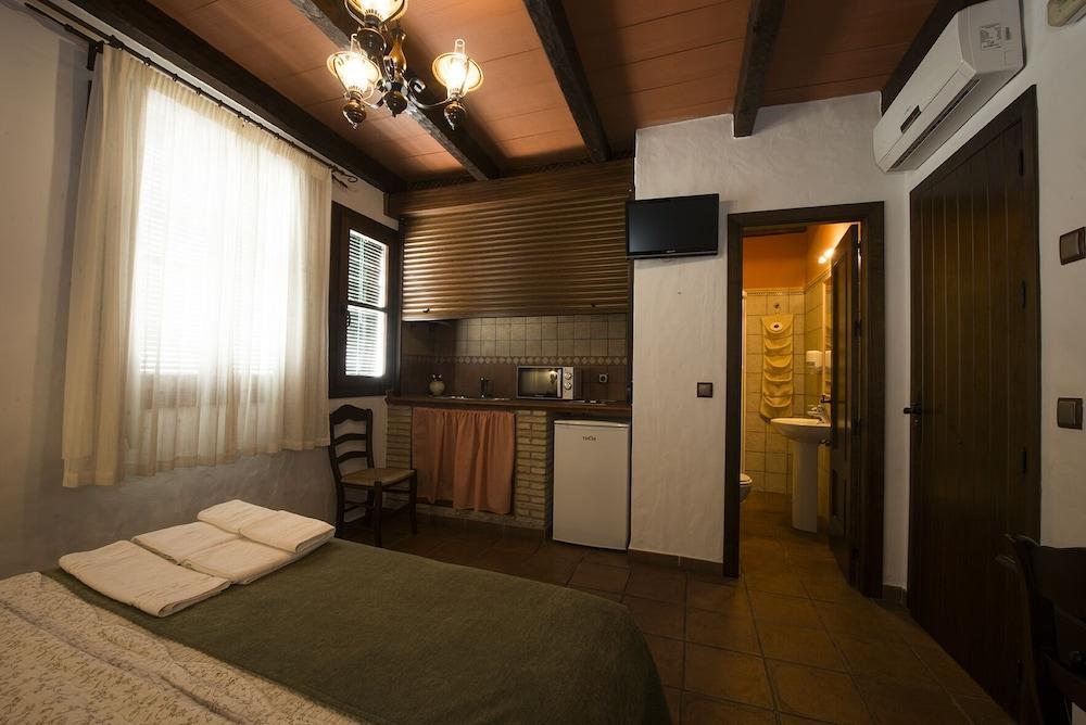 Hostal Torre De Guzman كونيل ذي لا فرونتيرا المظهر الخارجي الصورة