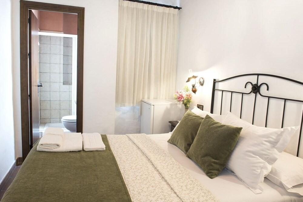 Hostal Torre De Guzman كونيل ذي لا فرونتيرا المظهر الخارجي الصورة