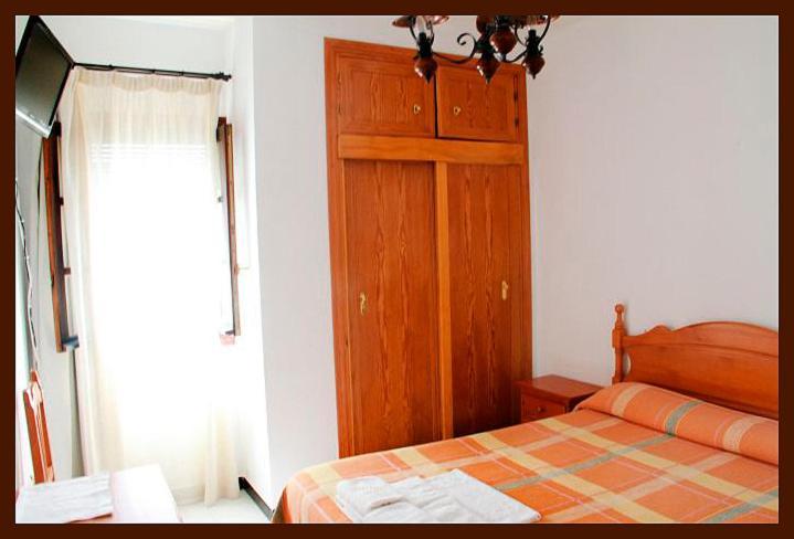 Hostal Torre De Guzman كونيل ذي لا فرونتيرا المظهر الخارجي الصورة
