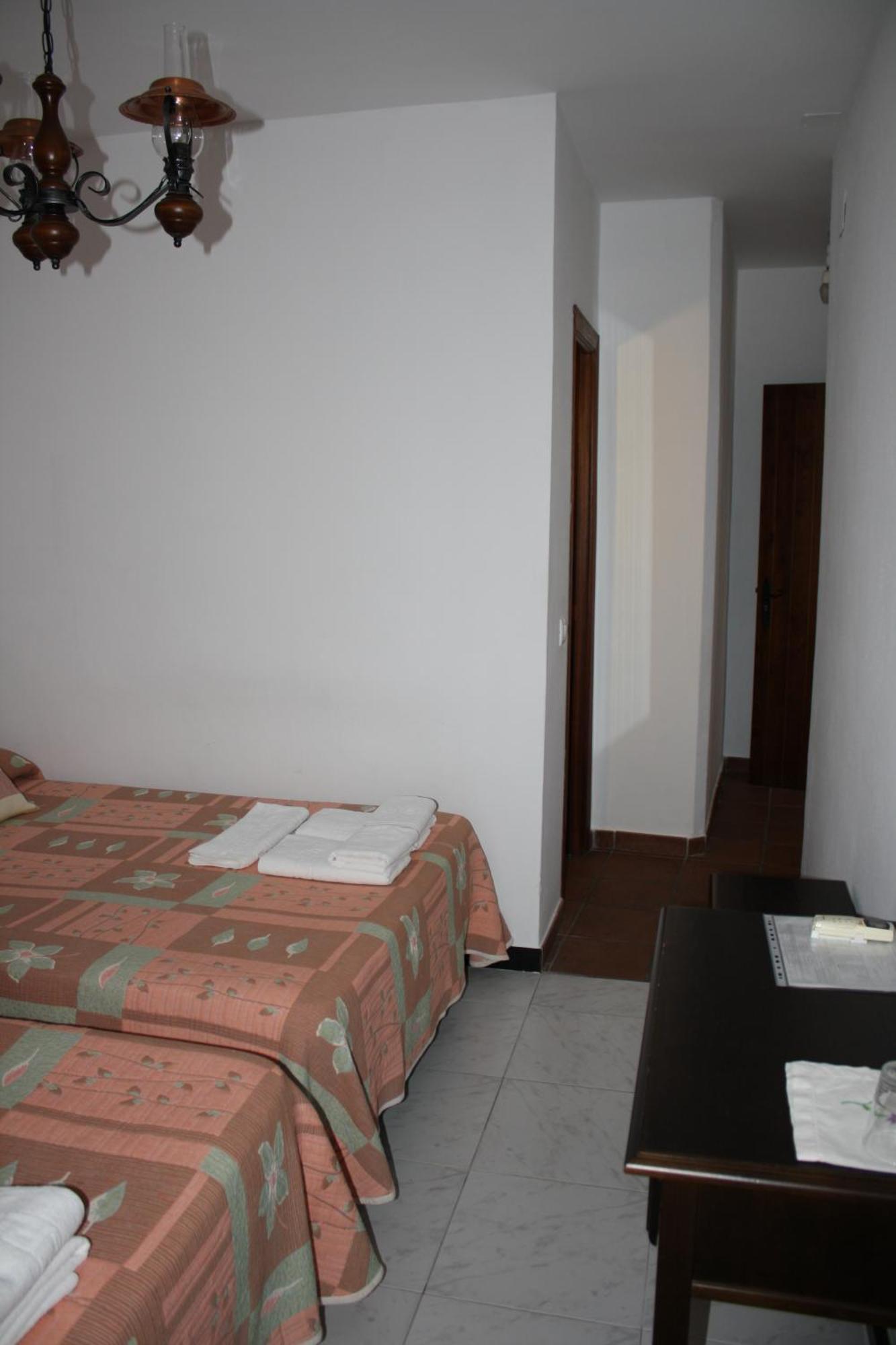 Hostal Torre De Guzman كونيل ذي لا فرونتيرا المظهر الخارجي الصورة