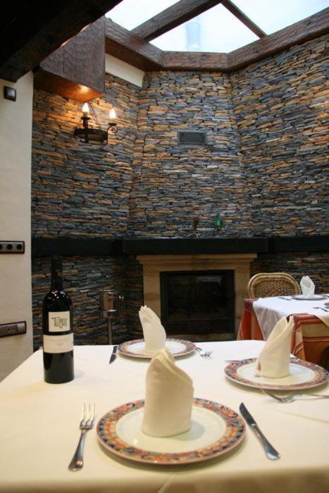 Hostal Torre De Guzman كونيل ذي لا فرونتيرا المظهر الخارجي الصورة
