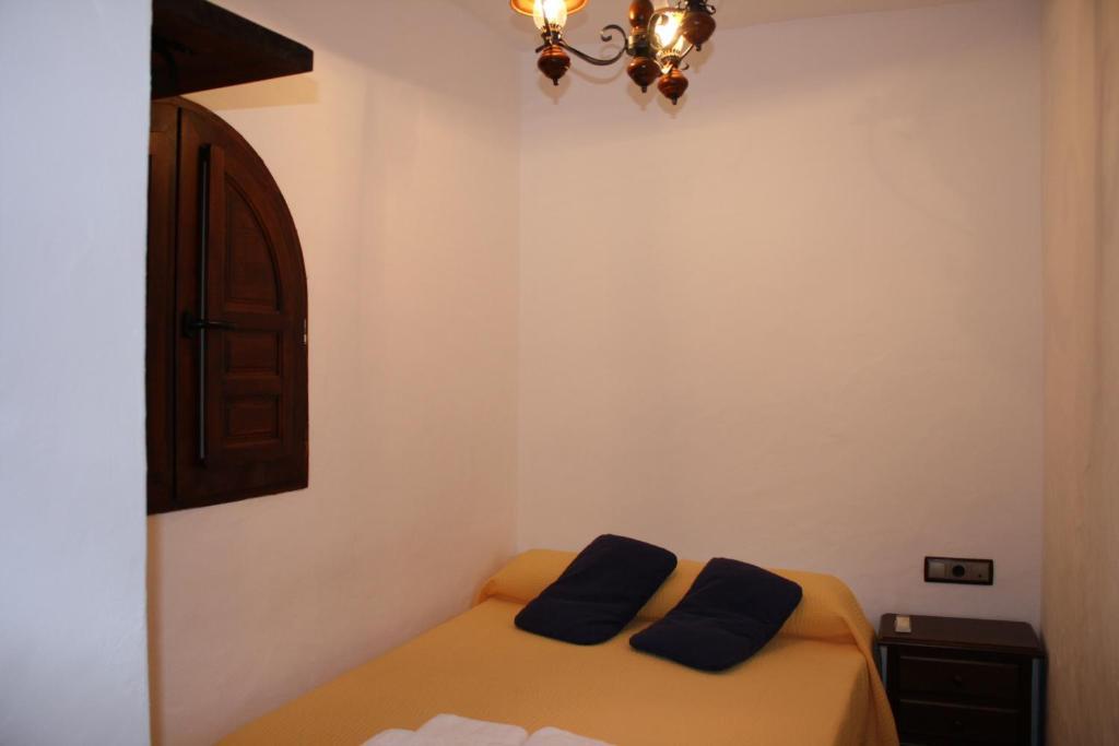 Hostal Torre De Guzman كونيل ذي لا فرونتيرا الغرفة الصورة