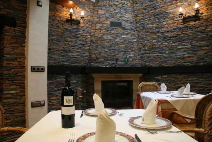 Hostal Torre De Guzman كونيل ذي لا فرونتيرا المظهر الخارجي الصورة