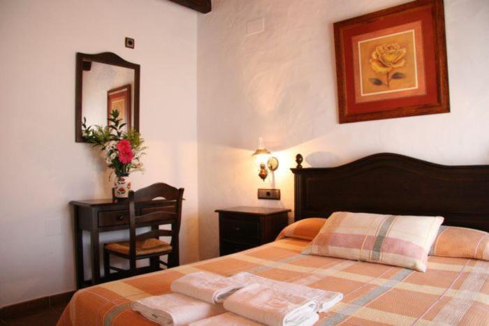 Hostal Torre De Guzman كونيل ذي لا فرونتيرا الغرفة الصورة