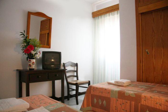 Hostal Torre De Guzman كونيل ذي لا فرونتيرا الغرفة الصورة